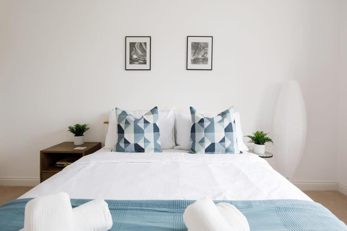 Modern & Stylish Seaside Family Home 치체스터 외부 사진