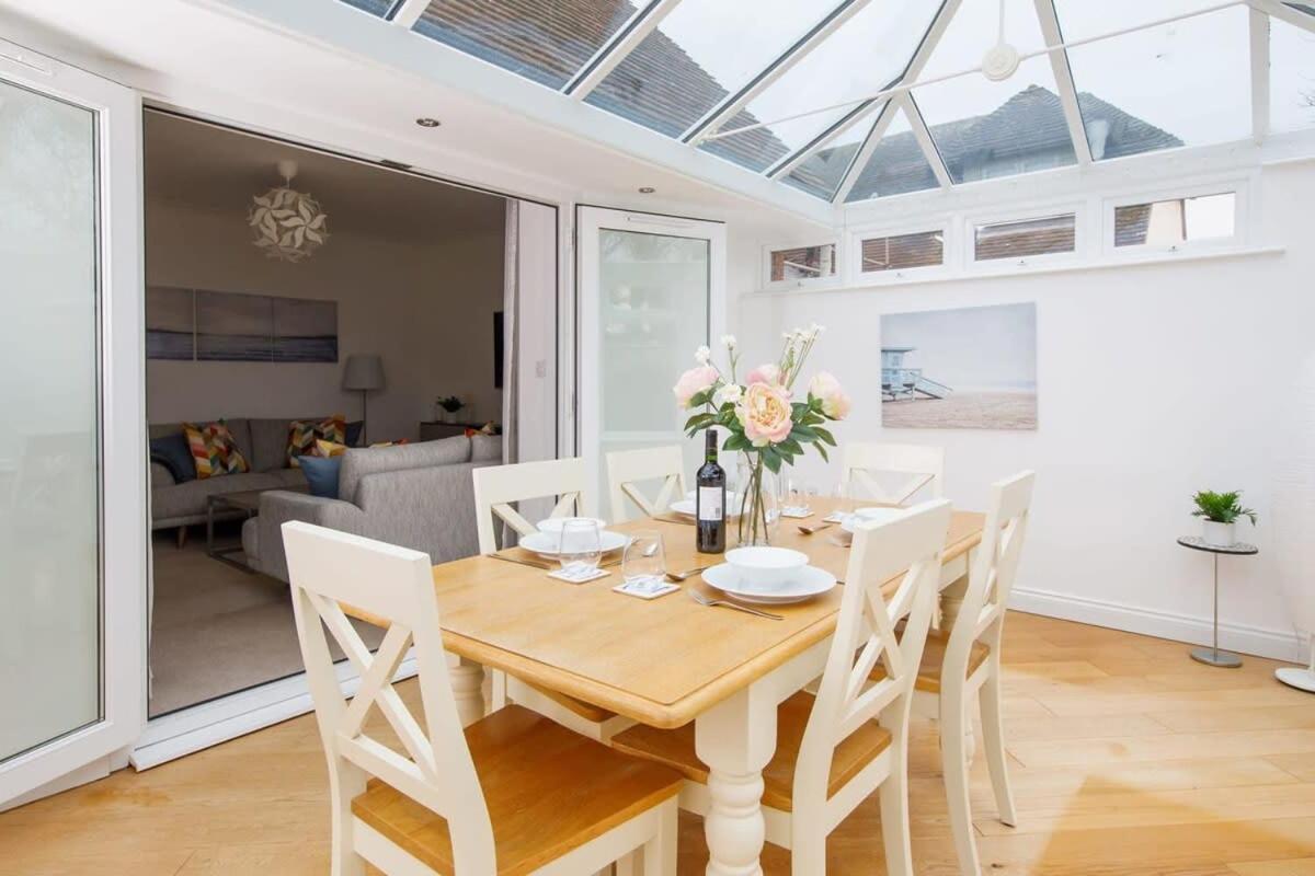 Modern & Stylish Seaside Family Home 치체스터 외부 사진